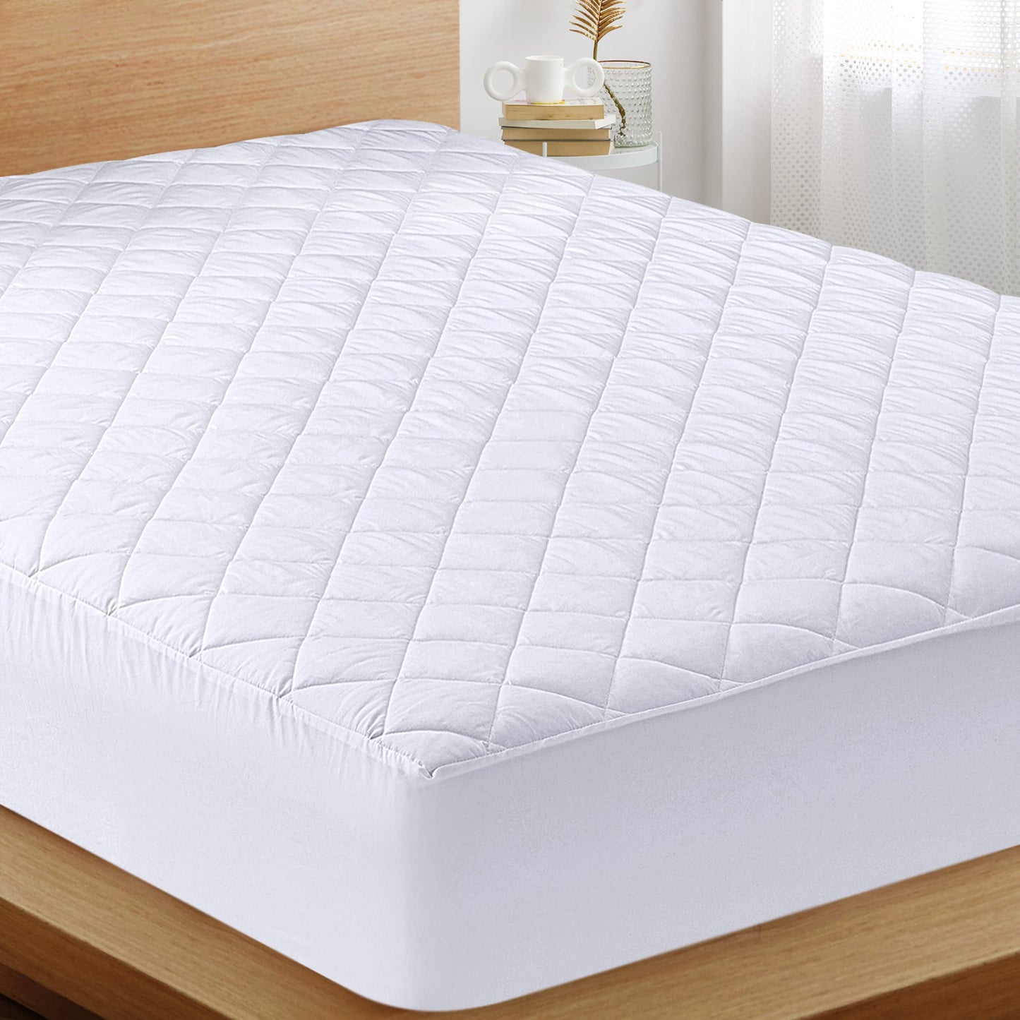 Utopia Bedding Quilted Fitted Mattress Pad, Queen Size, Elastic Fitted Mattress Topper Protector and Cover Stretches up to 16 Inches Deep, Machine Washable (White)